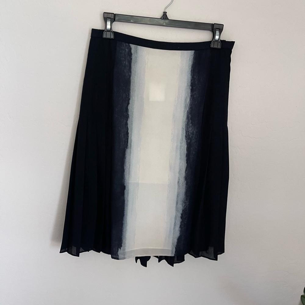 VINCE Watercolor Pleated Work Skirt Size 2 NWT